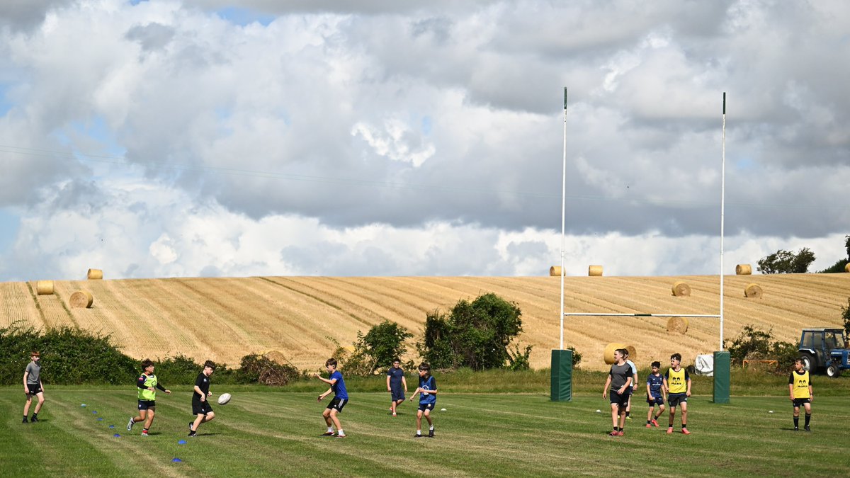 LeinsterBranch's tweet image. Fun in the sun π βοΈ
The stars of the future enjoying the @bankofireland Leinster Rugby summer camps in @BalbrigganRFC π
#NeverLessThanEverything