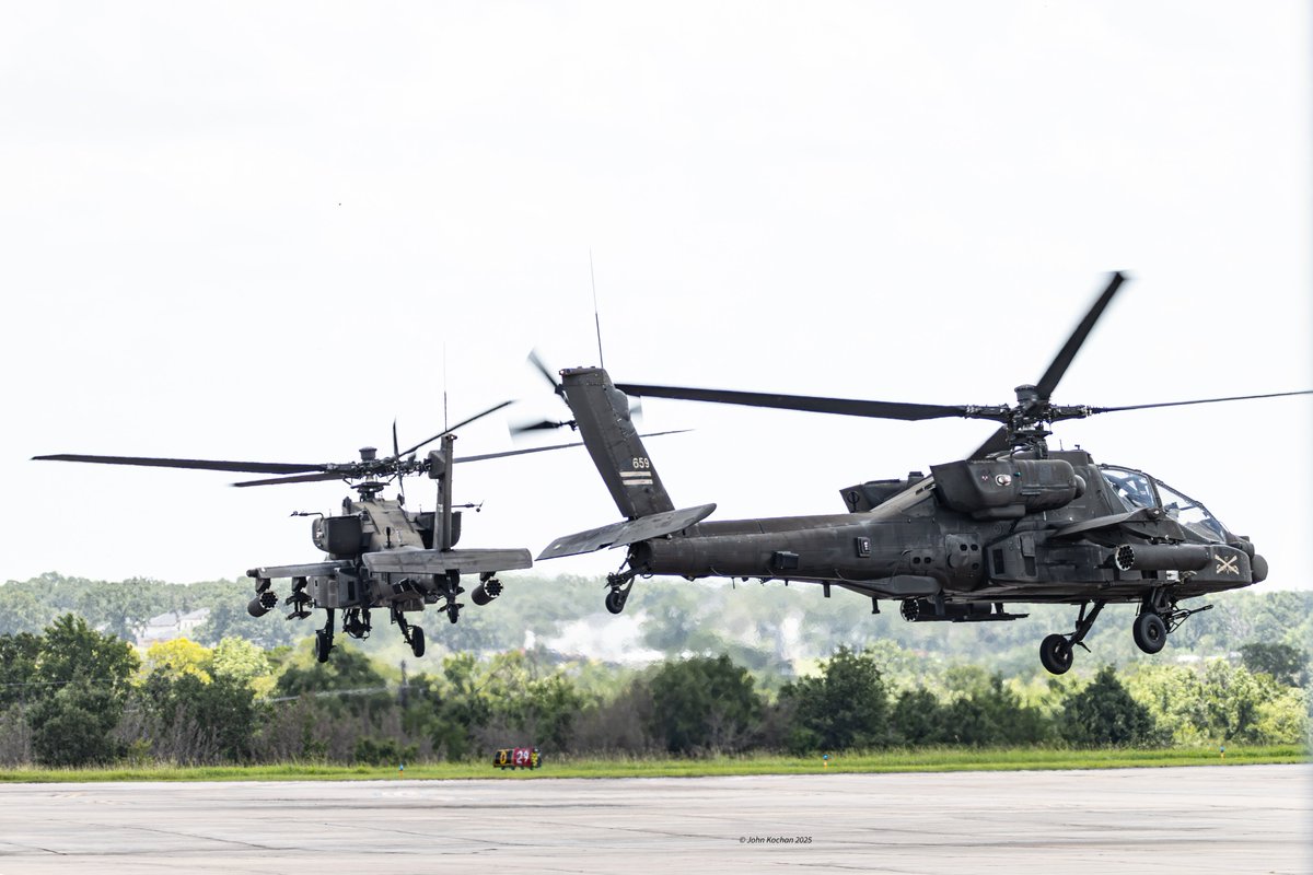 WindTunnelGuy's tweet image. GM My X-Frens!! We had a few AirCav Tomks stop by yesterday for a sip of fuel. AirMed12 South stopped by at the same time and I managed to get them together. Also had a couple BlackHawks that were flitting about the area and 1 happened to come in as the Apaches were leaving.โฆ
