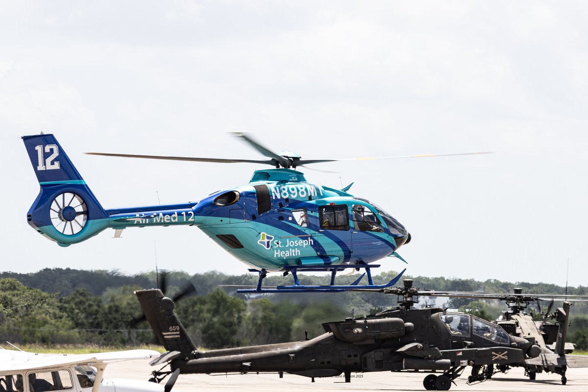 WindTunnelGuy's tweet image. GM My X-Frens!! We had a few AirCav Tomks stop by yesterday for a sip of fuel. AirMed12 South stopped by at the same time and I managed to get them together. Also had a couple BlackHawks that were flitting about the area and 1 happened to come in as the Apaches were leaving.โฆ
