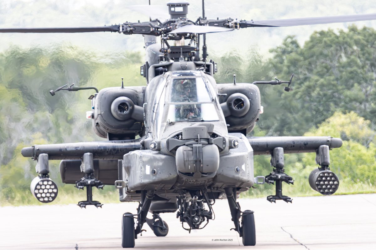 WindTunnelGuy's tweet image. GM My X-Frens!! We had a few AirCav Tomks stop by yesterday for a sip of fuel. AirMed12 South stopped by at the same time and I managed to get them together. Also had a couple BlackHawks that were flitting about the area and 1 happened to come in as the Apaches were leaving.โฆ