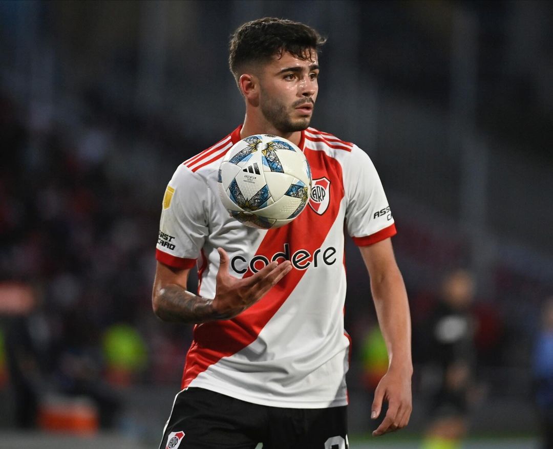 LeanMagnoni's tweet image. 🚨🚨 River rechazó una oferta por Santiago Simón🚨🚨

➡️ Se trataba de un préstamo 

📌River quiere venderlo definitivamente 

📍Tiene sondeos de Brasil y México 

#Mercado #LPF #River #Elche #Futbol #MercadoDePases