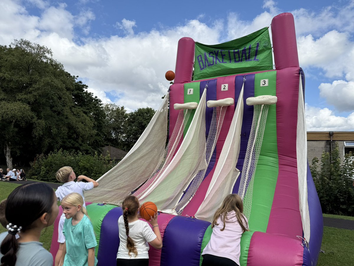 4W had a fantastic transition morning in Year 5! We even had the opportunity to play inflatable axe throwing and basketball! 🪓🏀 <a href="/Broadoak_Year4/">Class 4R and 4W</a>