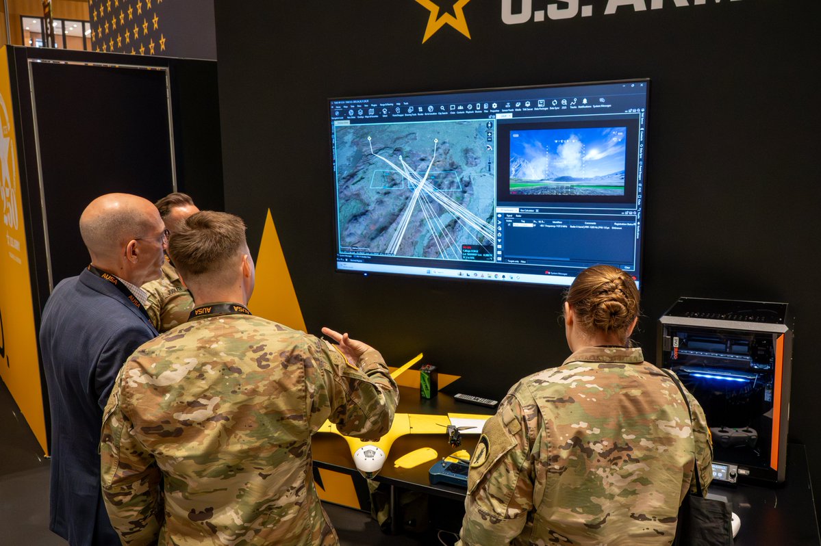 USArmyEURAF's tweet image. 56th Artillery Command talking about how they are driving changes in multi-domain operations through their innovation lab at #LANDEURO