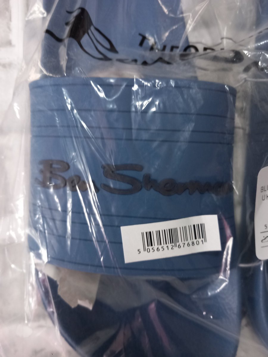 premium1966's tweet image. Step into comfort and style with our Men's Ben Sherman sliders, size 10 – the perfect companion for your laid-back days! Elevate your leisure game. #BenSherman #MensFashion #SlideIntoStyle
Thanks for looking