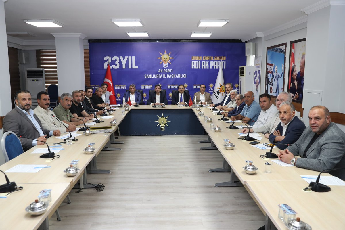 AK Parti Şanlıurfa İl Yerel Yönetimler Başkanımız Sn. Vehbi Beyaz başkanlığında; belediye başkanlarımız, ilçe başkanlarımız ve meclis üyelerimizin katılımıyla Temmuz ayı Büyükşehir Belediye Meclisi Grup Toplantımızı gerçekleştirdik.