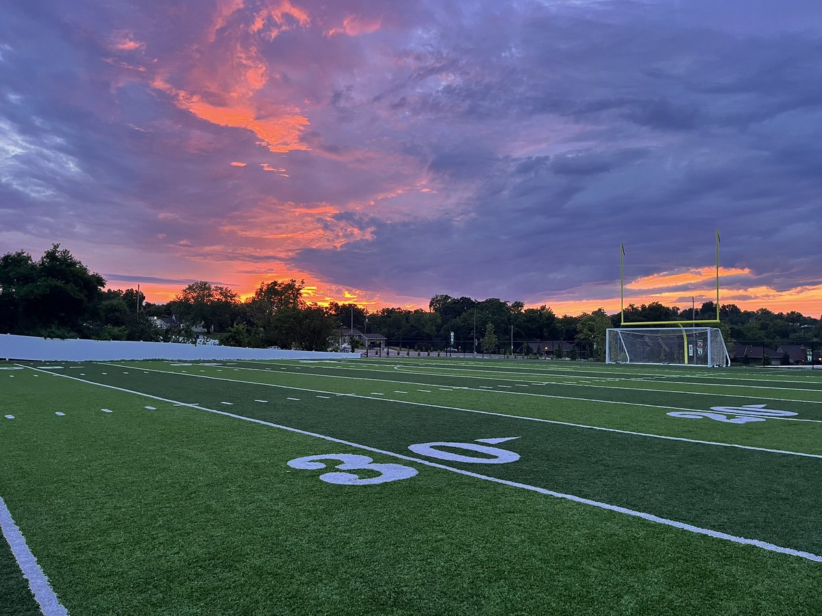 Practicing from 7-9 has it perks #pinkskies 💗🌸