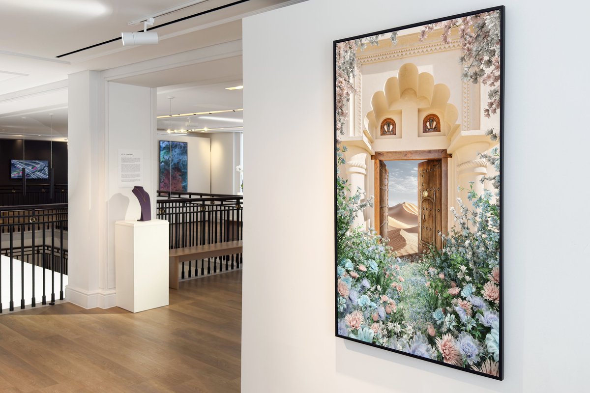 ryankoopmans's tweet image. Several exciting things going on behind the scenes these days!

Below: a new work &apos;Heart of Sharjah&apos; in London at @AspreyStudio in a private show for Asprey Studios Middle East clients.
