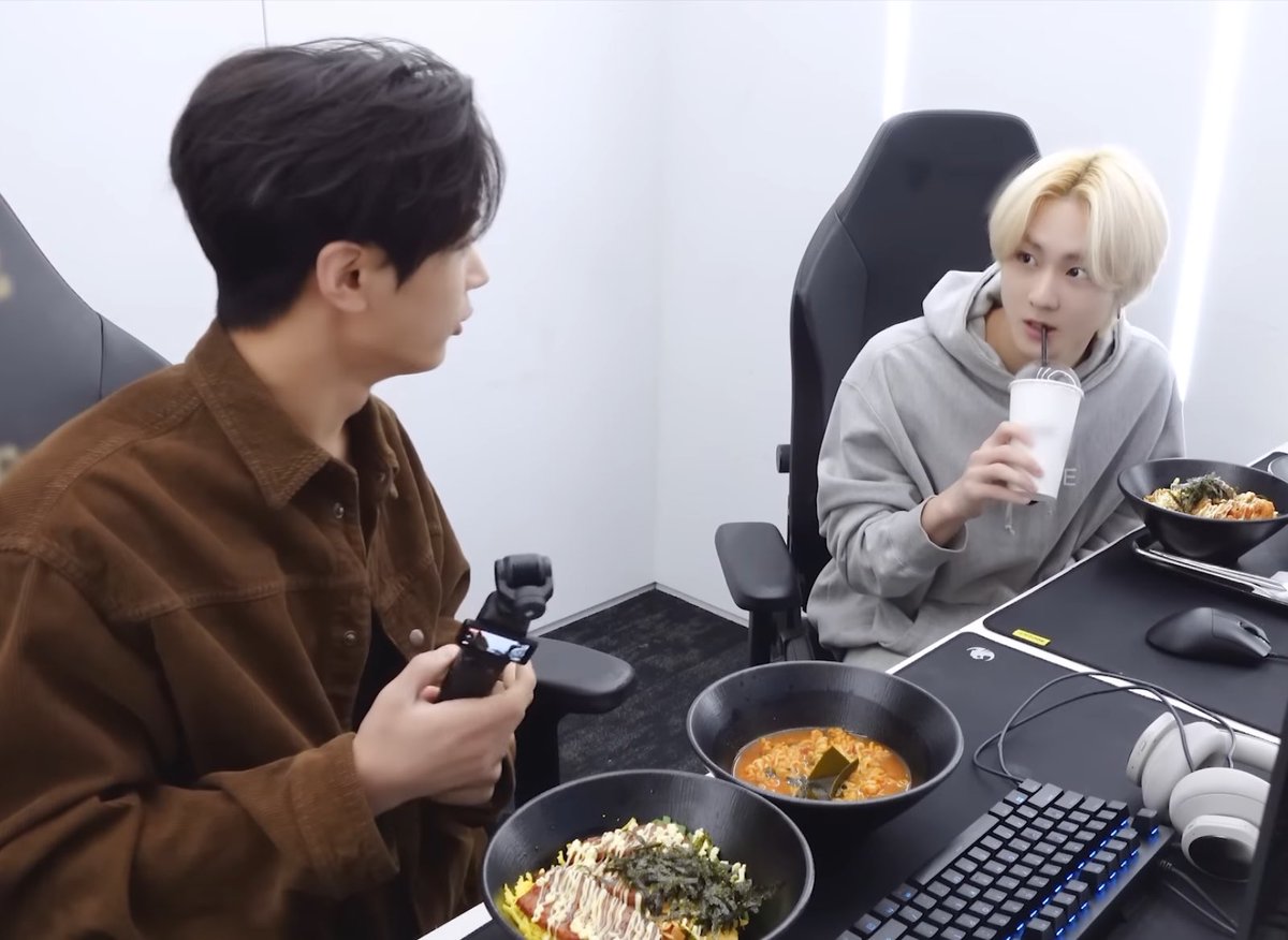 jooyzznoo's tweet photo. 아니 야옹즈 왤케 귀욥지 https://t.co/MymRJ7qk9z