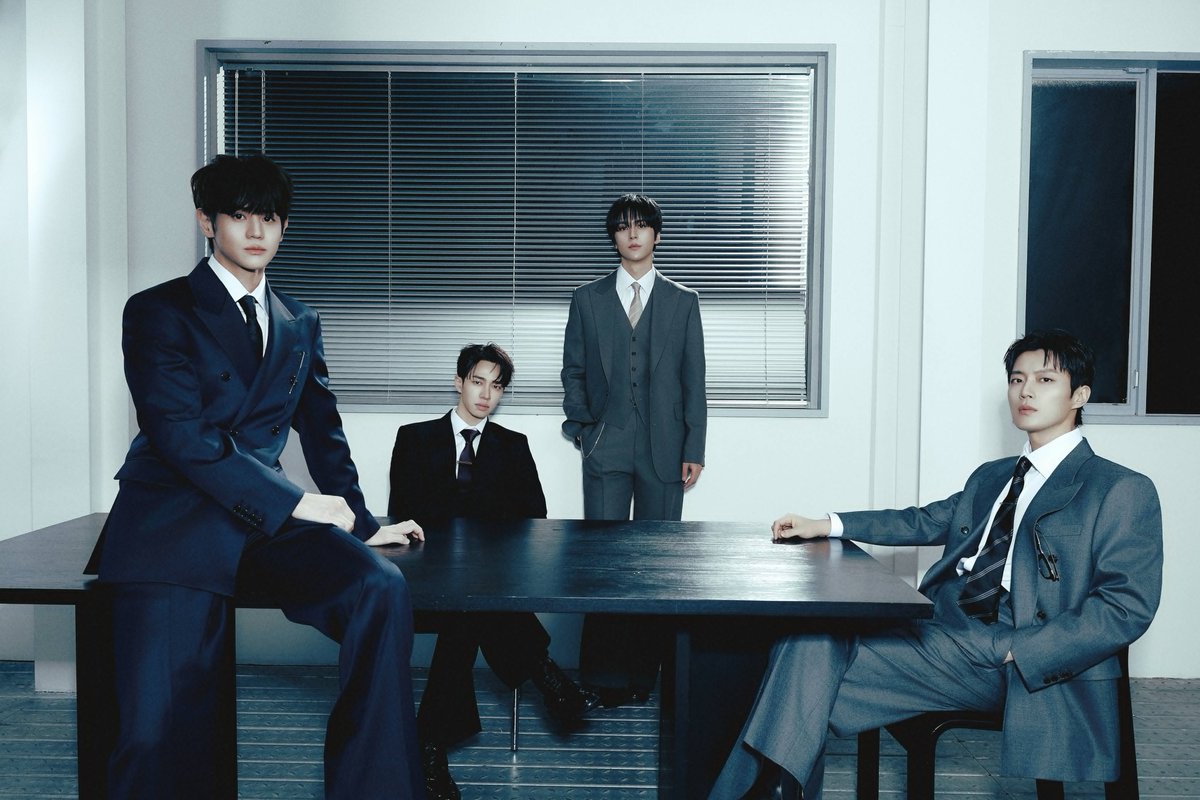 highlight486_'s tweet photo. These uncles sold 2,033,731 copies back in 2009 purely with their music — no company push, just talent. a group debuted from a nugu company💀

#HIGHLIGHT #BEAST