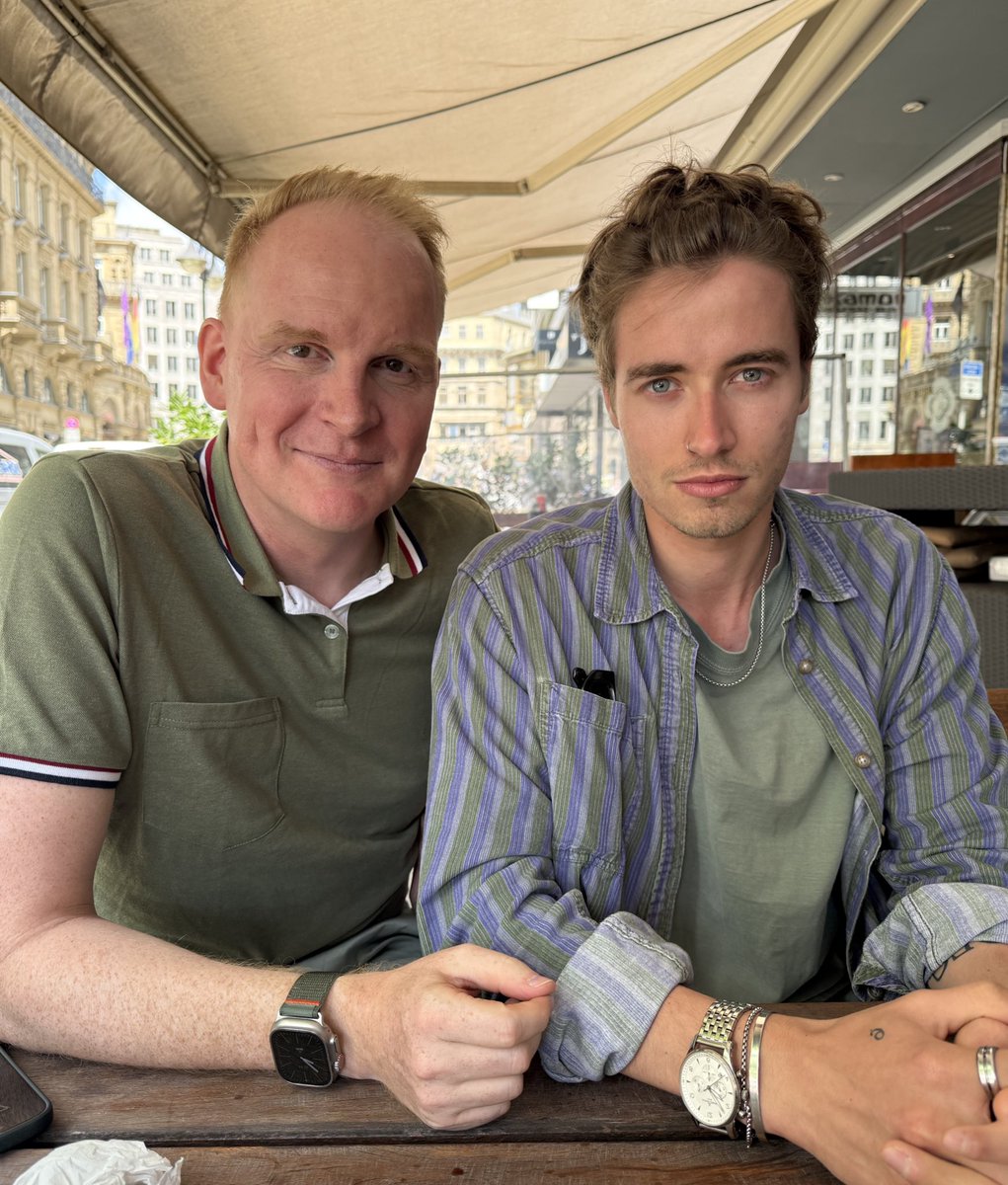 Simon David Dressler (@simondressler) on Twitter photo Hey, we saw you across the bar, dürfen wir mit dir über ein paar Grundbegriffe sprechen? <a href="/friiyo/">Stefan Schulz 🪴</a> Hey, we saw you across the bar, dürfen wir mit dir über ein paar Grundbegriffe sprechen? <a href="/friiyo/">Stefan Schulz 🪴</a>