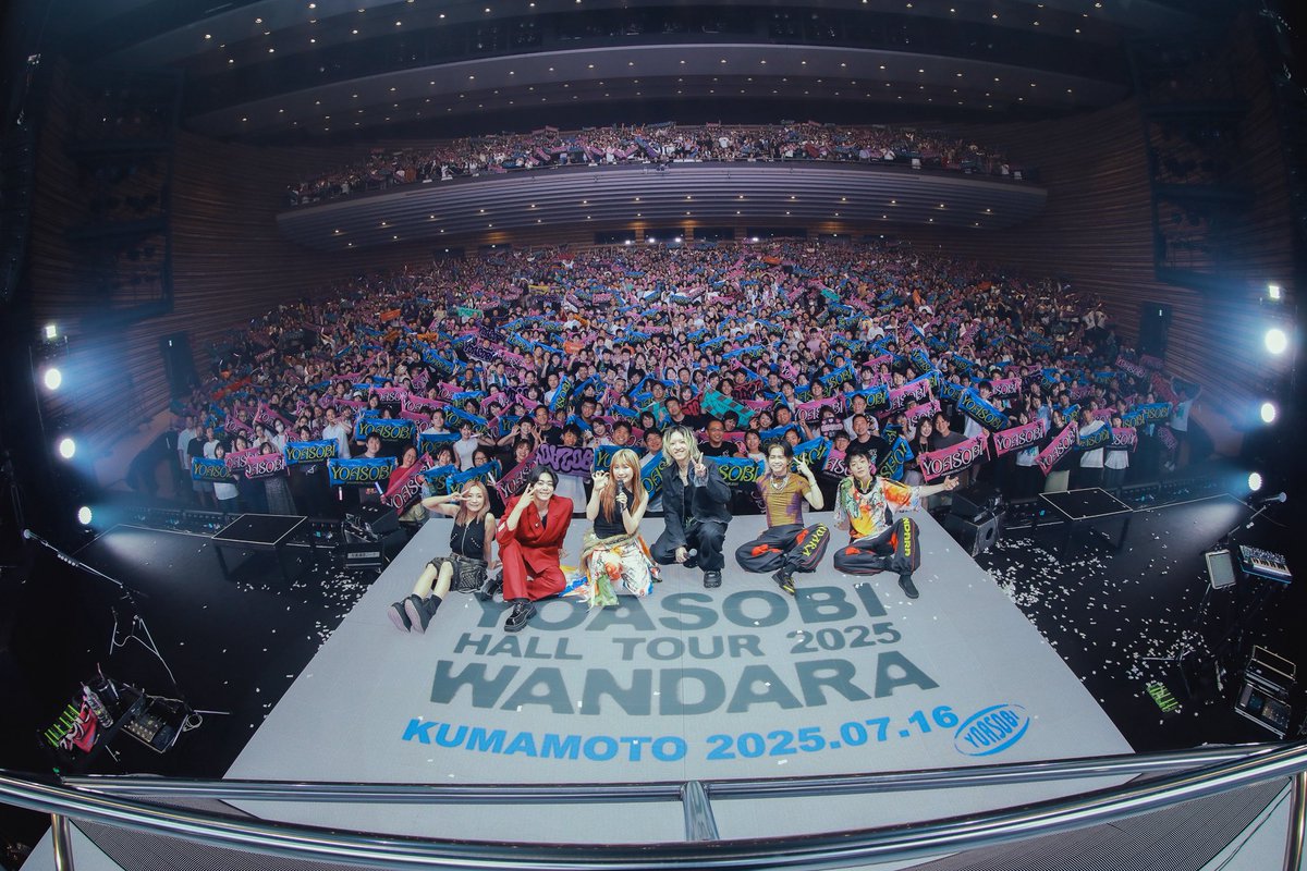YOASOBI_staff's tweet photo. 【WANDARA in熊本DAY2】
#YOASOBI_WANDARA 熊本公演DAY2🐕
ご来場のみなさまありがとうございました🏮

距離が近いからこそ、皆様一人ひとりの表情や熱量が伝わって素敵なライブとなりました！

熊本公演もあと2公演、お会いできることを楽しみにしています🌟

Photo by Risa Nishimura(@__Loquat__ ) https://t.co/yKIXOnW4Jl