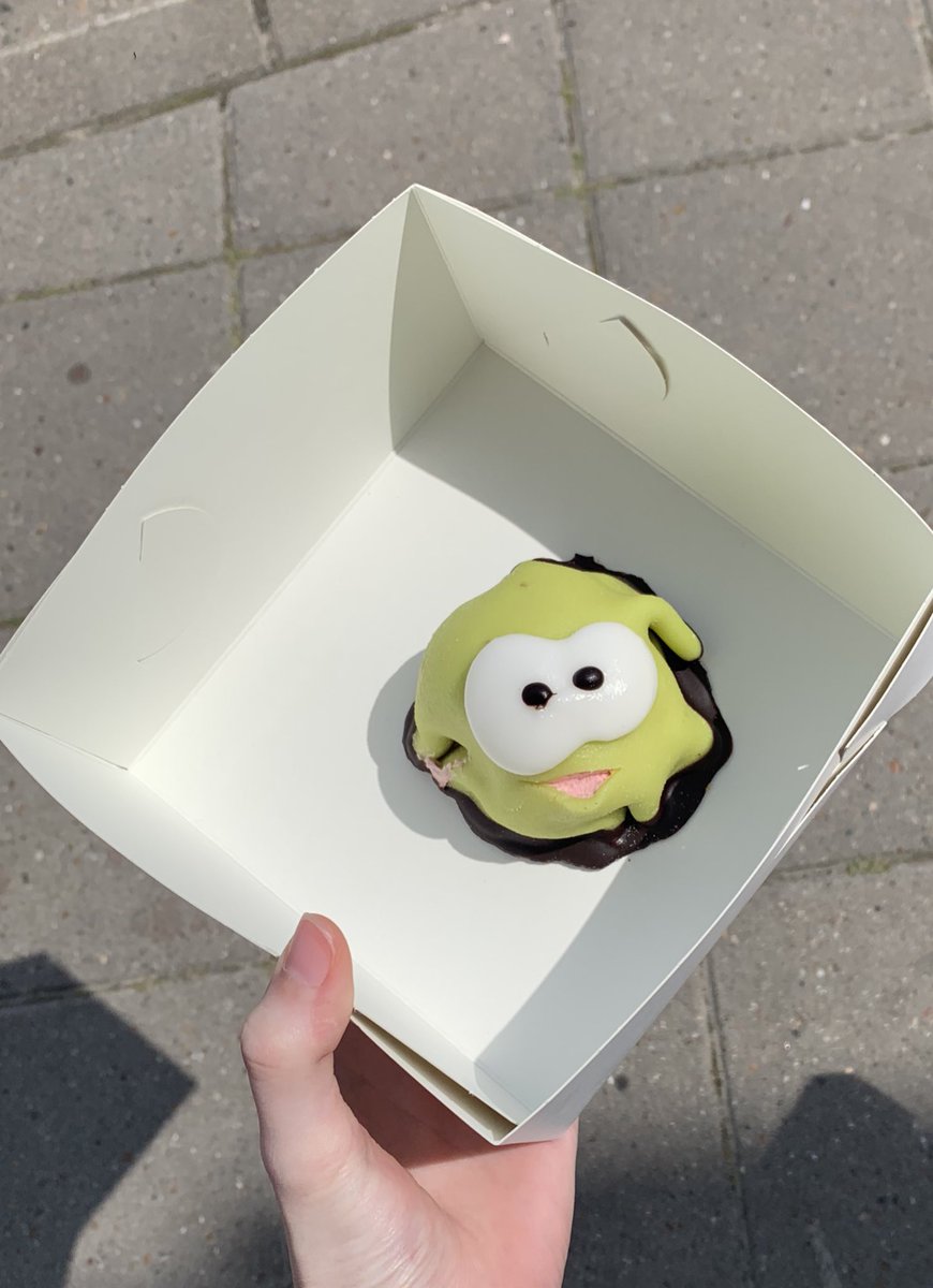 nuintjeplijs's tweet image. felt so bad biting into her her she was almost too cute to eat 🥹😭