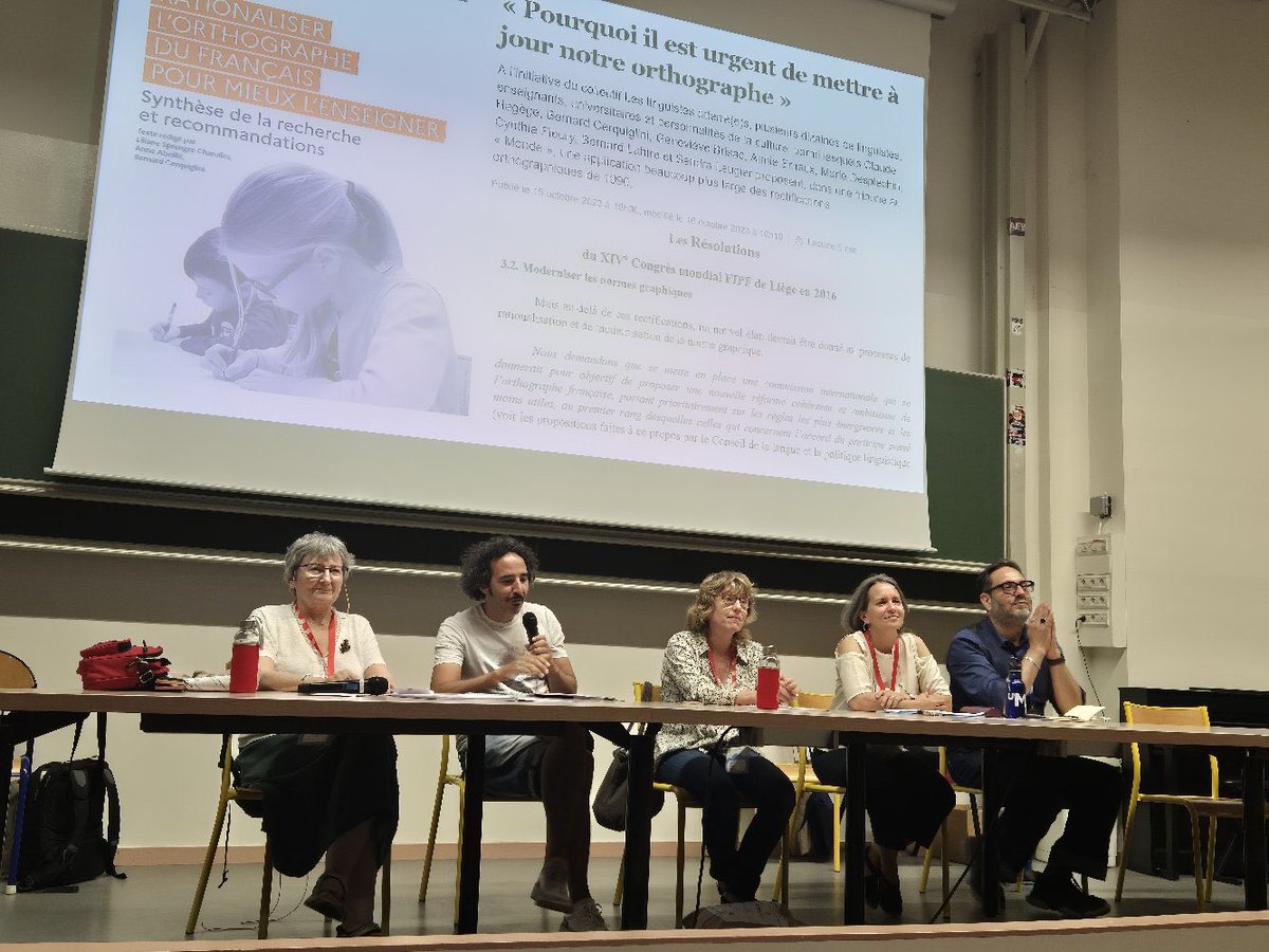 cafepedagogique's tweet image. Faire évoluer l’orthographe et son enseignement, une utopie ? Une table ronde de l’AFEF au #fipf2025 avec Anne Abeillé, Christophe Benzitoun, Danièle Cogis, Annie Desnoyers, Dan Van Raemdonck
Dans le Café pédagogique : cafepedagogique.net/2024/09/30/ort…