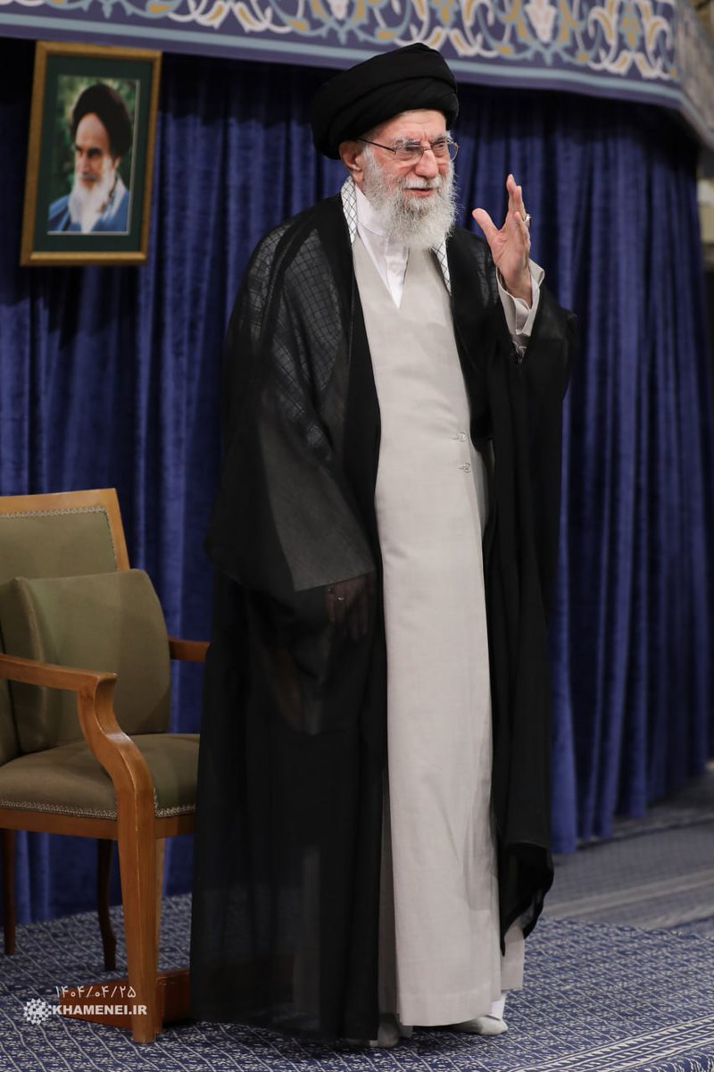 damnitsmoohy's tweet image. رهبر معظم انقلاب :ملت ایران در هیچ میدانی به صورت طرف ضعیف ظاهر نخواهد شد
*با وجود شما ما هرگز ضعیف نیستیم