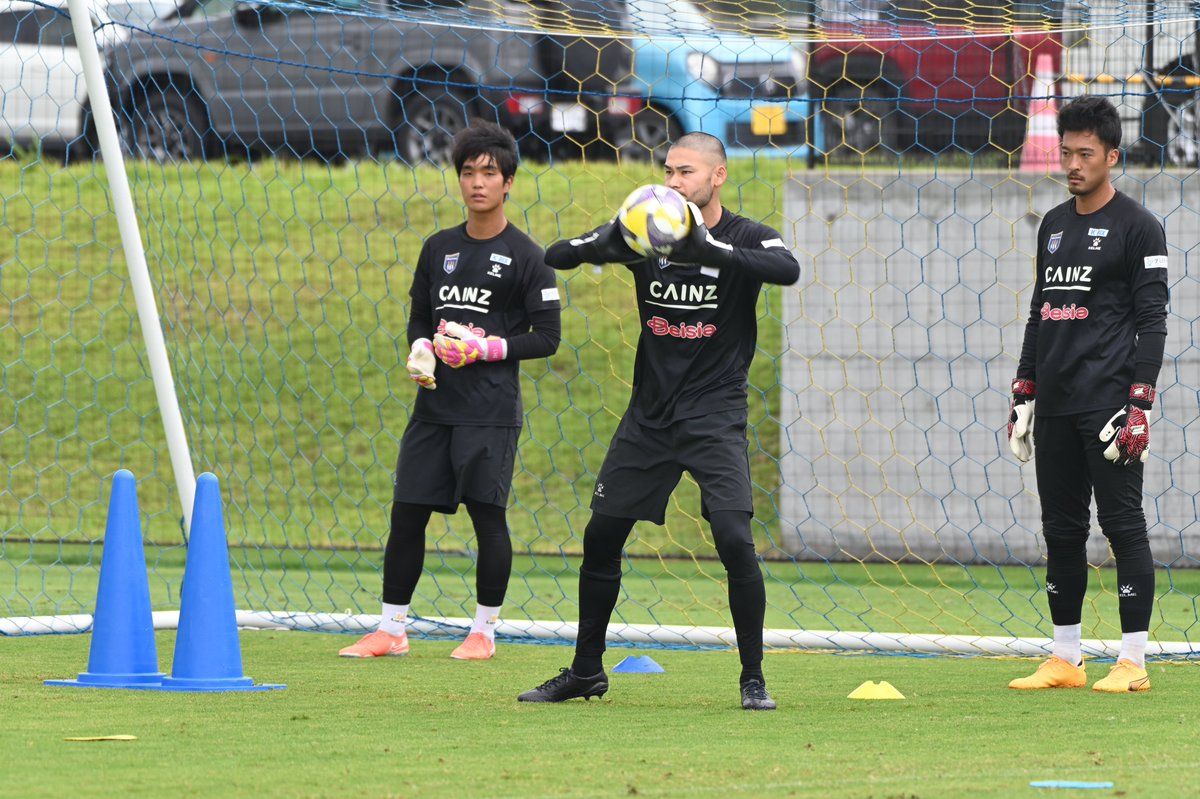 ポルトガルのポルティモネンセSCを退団した元日本代表の中村航輔選手が今週から約2週間ザスパ群馬の練習に参加📣
※練習参加期間中のファンサービスは実施できませんのでご了承ください。

#thespa #ザスパ群馬 #ChasingGlory