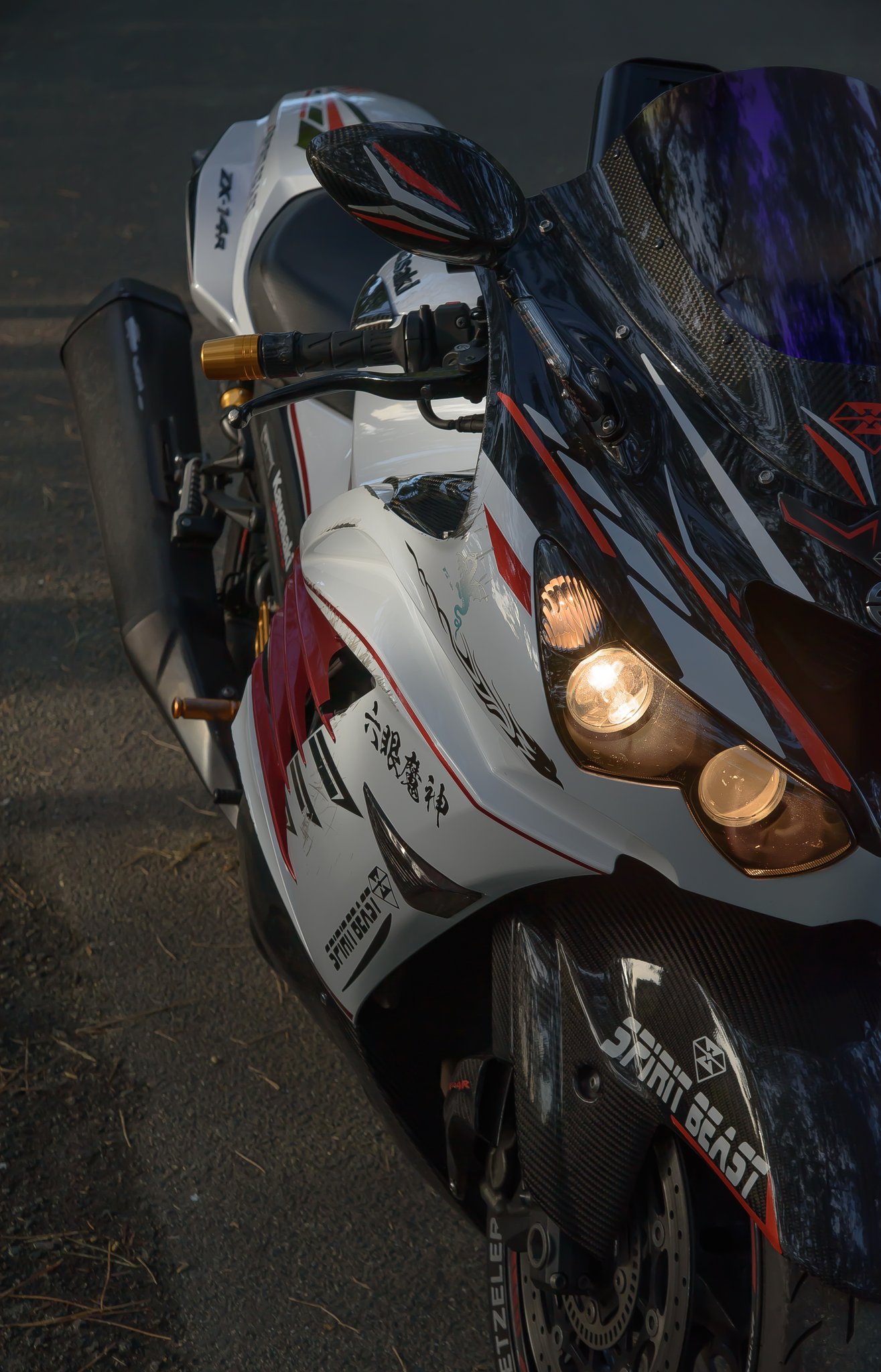 鏡面加工RISING SUNG5 975 2BA LIMITED EDITION KAWASAKI ZX-25R Custom - Webike Magazine