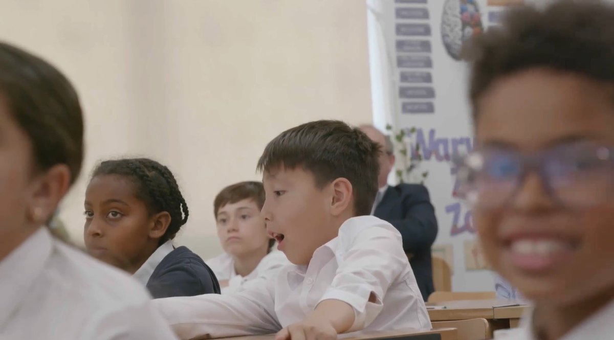 InspiringTF's tweet image. Careers Variety day at Pimlico Junior!
@KirstyMurphyRAF ✈️, @BBC5Live’s Shalomi Cole📺 12 amazing volunteers from theatre, health, finance & more.
One future film director even quizzed videographer Zee.
Thanks: @FutureAcademie, @WCCFoundation, @CharlotteGolzari
#InspiringFutures