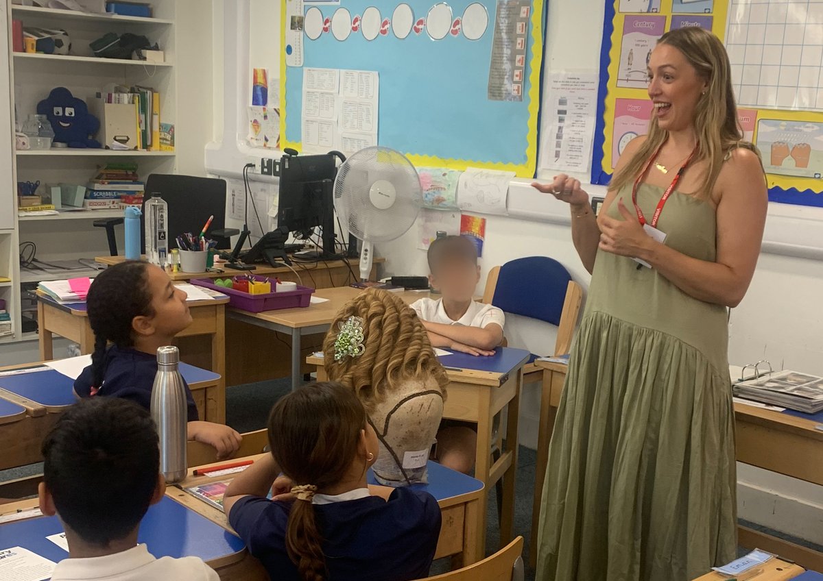 InspiringTF's tweet image. Careers Variety day at Pimlico Junior!
@KirstyMurphyRAF ✈️, @BBC5Live’s Shalomi Cole📺 12 amazing volunteers from theatre, health, finance & more.
One future film director even quizzed videographer Zee.
Thanks: @FutureAcademie, @WCCFoundation, @CharlotteGolzari
#InspiringFutures