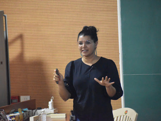 camp_course's tweet image. Thank you Prof. Abhilasha Joshi for bringing real rhythmic spikes to CAMP 2025 with talks on oscillations and how disrupting hippocampal timescales affects spatial learning. Grateful for the science and the smiles on the outing! .That comic style intro was a true fan moment.