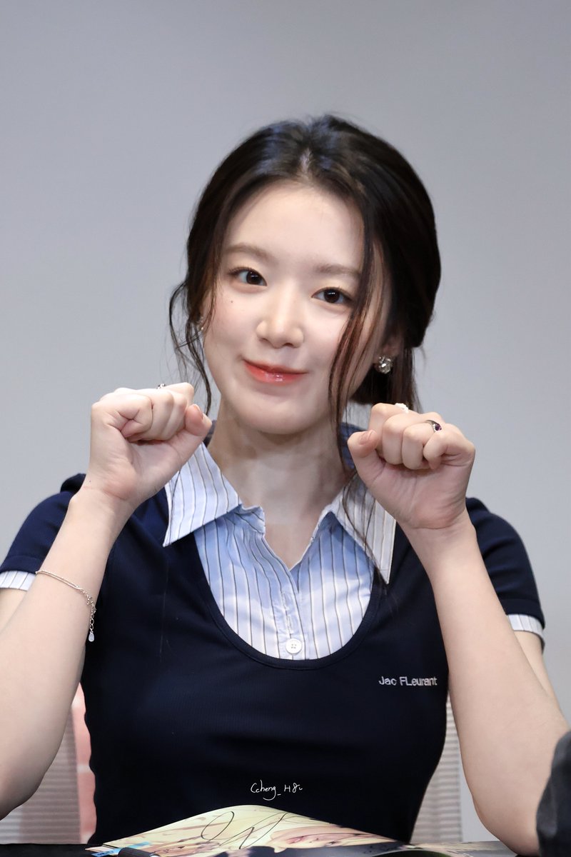Ccheng_H8's tweet image. 250716 AM
귀여워…..🥹
#슈화 #SHUHUA #舒華
 #아이들 #idle