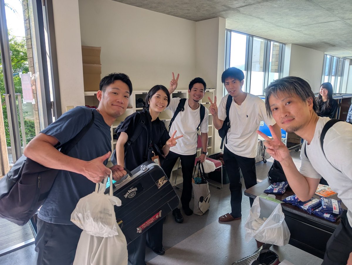 kansaiphil's tweet photo. 箕面自由学園にて、本日は小・中学校を対象とした90分間のオーケストラ本公演をお届けしました！指揮は松村秀明さん🖐️✨

先日のワークショップを経て迎えた今日。児童・生徒の皆さんが書いてくれた感想には、「音楽って面白い！」「弾き方の違いでこんなに表現が変わるんだ」といった丁寧な言葉が並び、私たちも胸が熱くなりました。

本番終演後には、
「すごかった！」
「芥川（也寸志）の曲、不思議な響きがして引き込まれた！」
など、口々に感想を話す姿が印象的で、音楽がしっかり届いたことを感じられる時間となりました🎻✨

また、校歌では教員3名と中学校吹奏楽部の生徒さんたちがオーケストラの中で共演！
これからも、音楽の力で心に残る時間をお届けしていきます。

#関西フィル #関西フィルハーモニー管弦楽団
#箕面自由学園 #オーケストラ