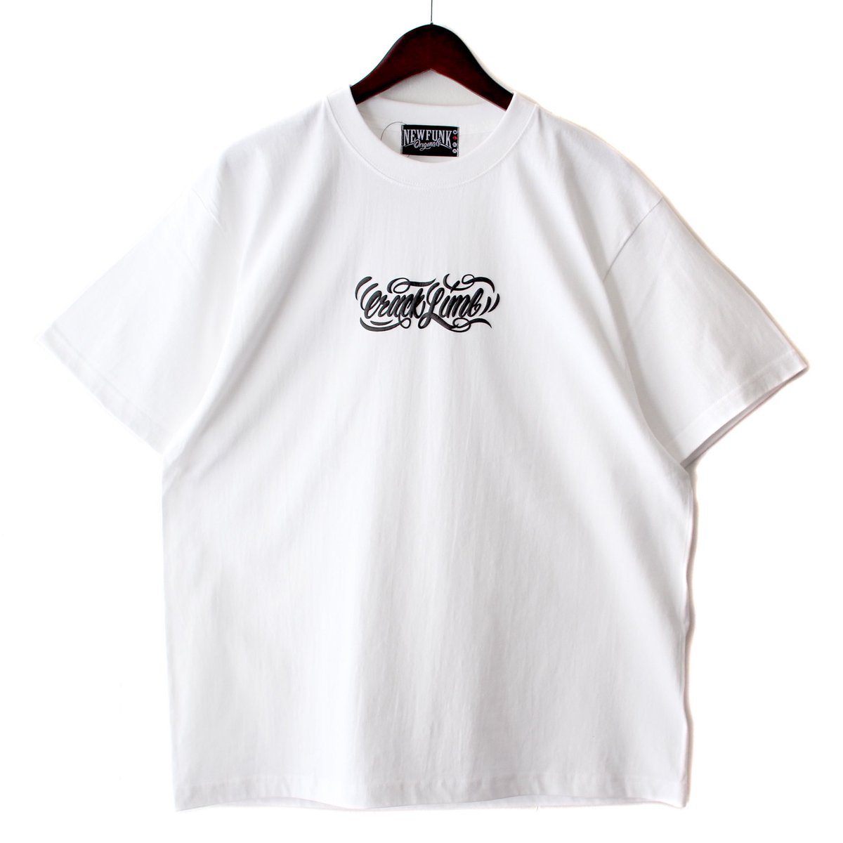 CRACKLIMB's tweet image. 【NEWFUNK / MIRROR TEE】
NEWFUNK OriginalsのTシャツです。フロント書体にプックリと膨らむ特殊プリントを施しています。
▶︎ cracklimb.com/product/4170