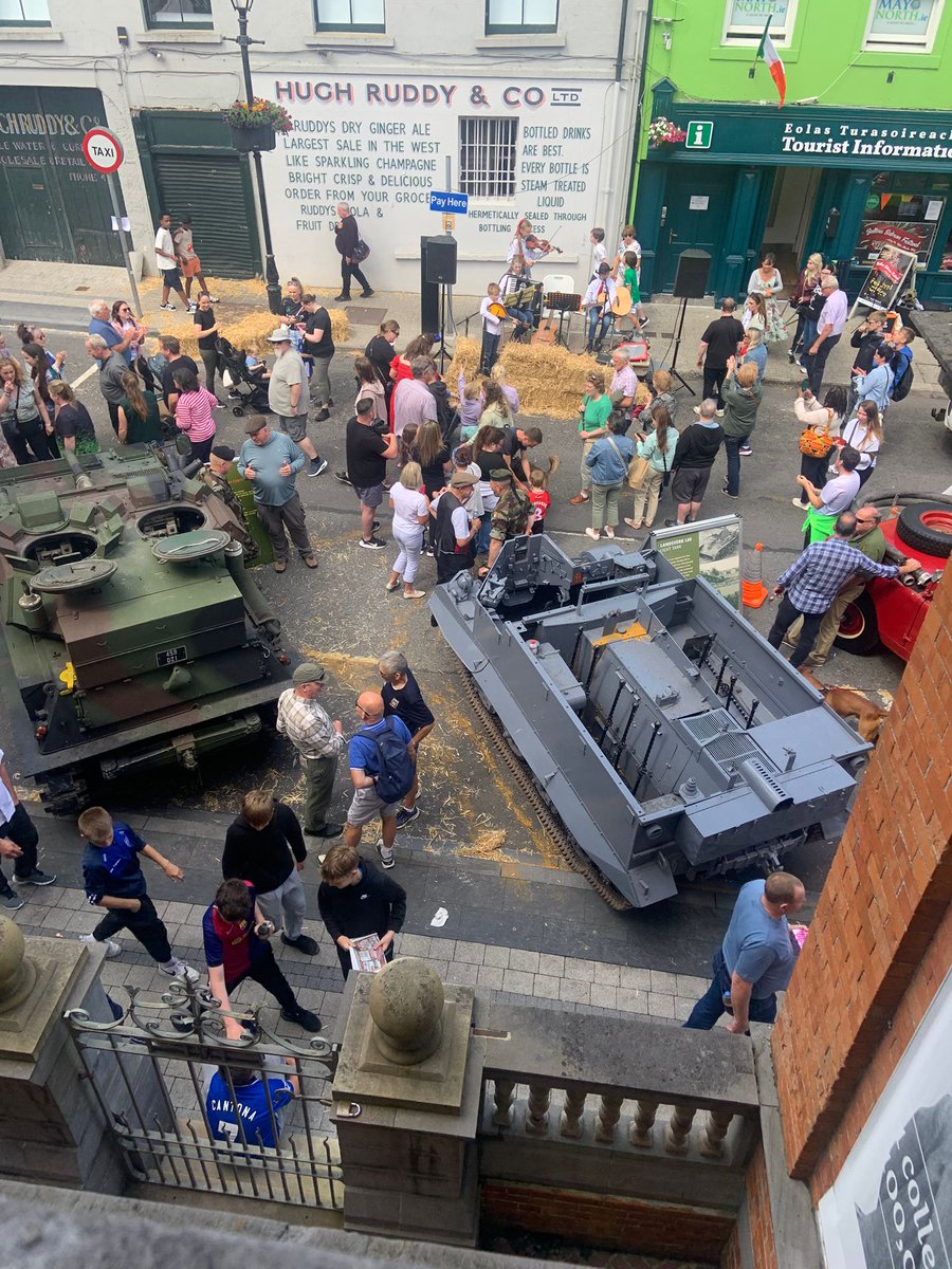 jccballina's tweet image. Its busy out on Pearse Street, everyone is enjoying the atmosphere and checking out the military vehicles visiting us here at the collection from Óglaigh na hÉireann / Irish Defence Forces for Heritage Day 2025!