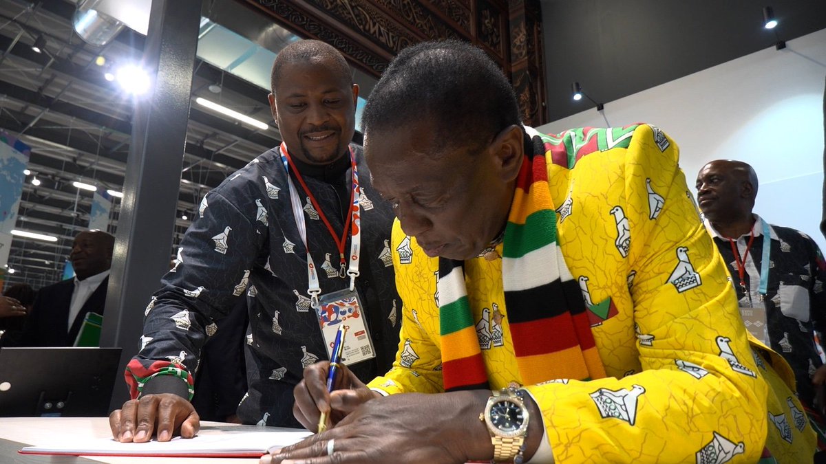 ZimTradeAlerts's tweet image. A proud moment for Zimbabwe 🇿🇼 as President Mnangagwa led Zimbabwe National Day celebrations at the Expo 2025 Osaka, showcasing our heritage, culture, innovation, &amp;amp; economic potential. He expressed delight at Zimbabwe’s unique &amp;amp; immersive pavilion experience, proudly showcasing…