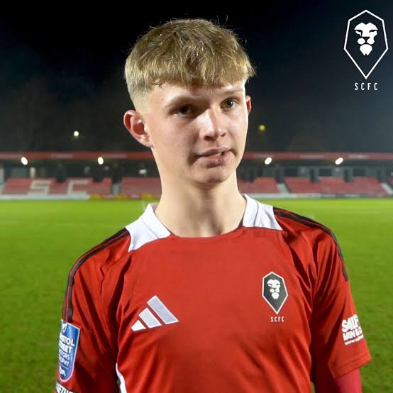 🚨 | O Arsenal fez uma jogada de última hora para contratar o atacante Will Wright, do Salford City.

O Liverpool liderava a disputa pelo jogador, mas agora o Arsenal fez uma oferta mais alta.

🗞 <a href="/DaveOCKOP/">DaveOCKOP</a>