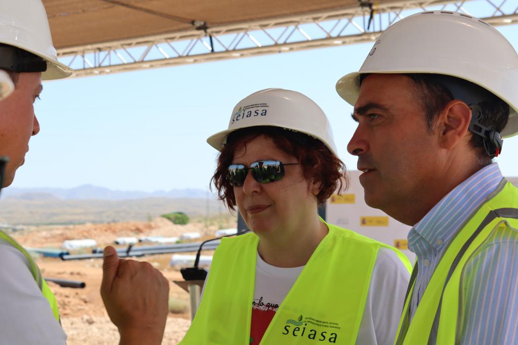 Sólo en Alto Almanzora y Antas estamos invirtiendo más de 64 millones de euros para mejorar el riego de 25.752 hectáreas y beneficiar a 10.497 regantes. Agua más eficiente, menos bombeos, más futuro. Financiado con fondos #NextGenerationEU 🇪🇺