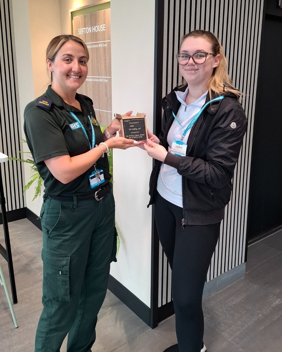 NWAmbulance's tweet image. Congratulations to NHS 111 Health Advisor Billie Cooke, who took the 10 millionth NHS 111 call since we moved systems in September 2020.
Billie, who joined Team NWAS in September 2024, was joined by NHS 111 Team Manager Sofia Kazmi to mark the milestone. 👏