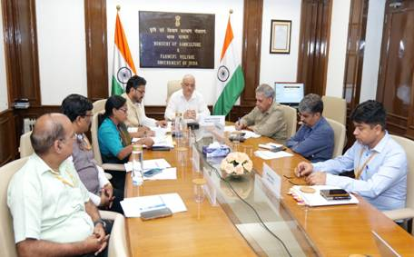 PIB_India's tweet image. India-Argentina holds 2nd Joint Working Group Meeting on Agriculture Cooperation 

Secretary, @AgriGoI, Devesh Chaturvedi emphasized that opportunity exists in areas such as agricultural mechanization, pest control, climate-resilient agriculture, and joint research

Read here:…