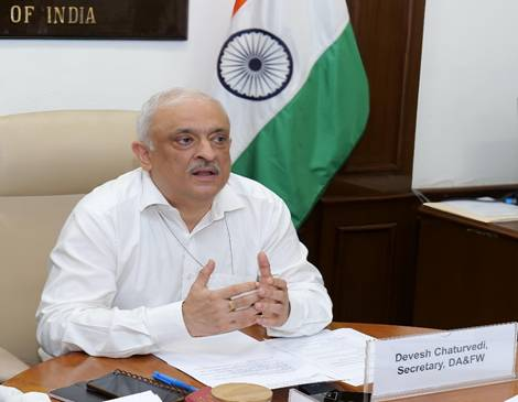 PIB_India's tweet image. India-Argentina holds 2nd Joint Working Group Meeting on Agriculture Cooperation 

Secretary, @AgriGoI, Devesh Chaturvedi emphasized that opportunity exists in areas such as agricultural mechanization, pest control, climate-resilient agriculture, and joint research

Read here:…