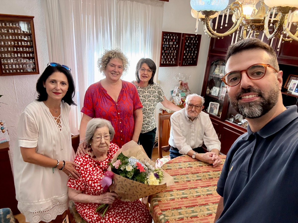 Gure bizilaguna Luisa González Garciak 100 urte bete ditu gaur. Zoriona Luisa!

Nuestra vecina Luisa González García cumple hoy 100 años. ¡Muchas felicidades Luisa!
