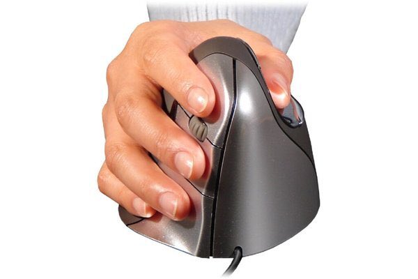 elhotzo's tweet image. wichtigste Regel in jedem Büro ist sich niemals mit der Person mit dieser Maus anzulegen, sie war vor dir hier und sie wird auch nach dir hier sein, du kannst es dir mit deinem Chef und deinem Chefchef und deinem Chefchefchef verkacken, aber niemals mit der ergonomischen Maus