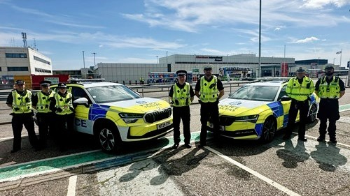 PSOSbpc's tweet image. Border Policing Command and Road Policing have launched Operation #SafeLanding at Aberdeen Airport.
If you drink alcohol on your flight home please make arrangements for safe onward travel - officers may conduct checks on arriving passengers.
#DriveSafe @ABZ_Airport