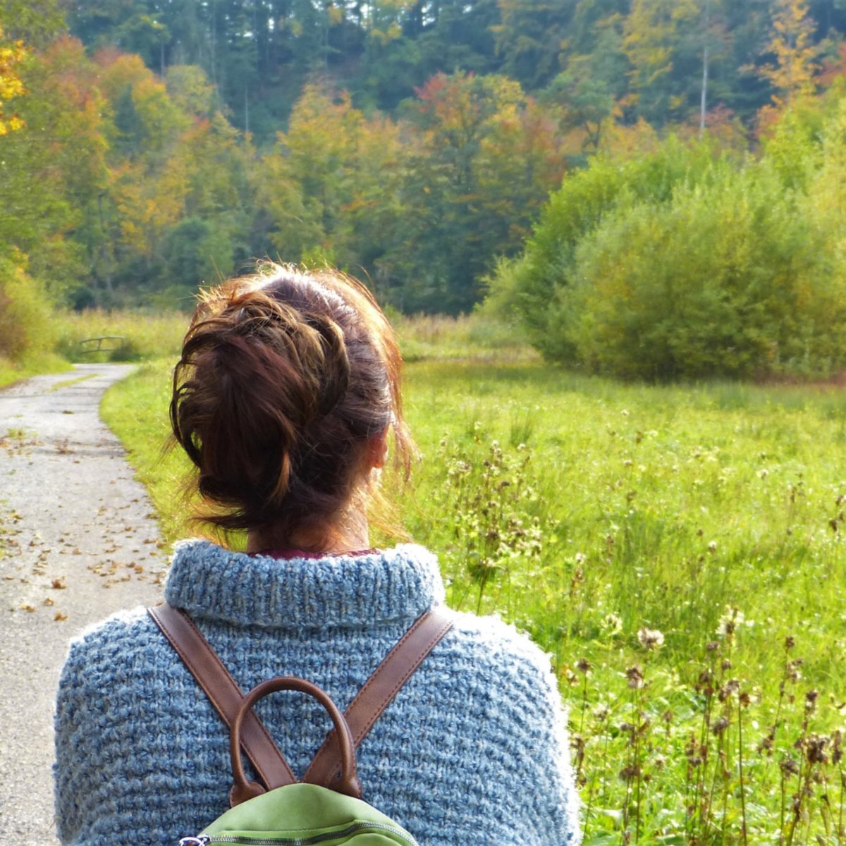 HIEXRochelle's tweet image. Walking is a great way to clear your thoughts, stretch your legs, and explore new places. If you're planning long walks in Illinois, this blog will help you put your best foot forward. bit.ly/3GYsvce #weekendwalks