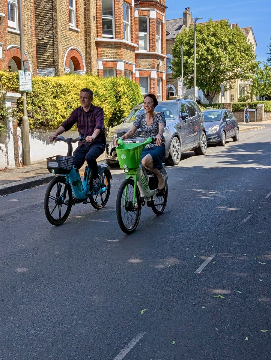 CllrSimonHogg's tweet image. To make sure e-bikes work for everyone, Wandsworth has agreed a new deal with Lime, Forest and Voi:
• More dedicated parking bays
• Extra enforcement on bad parking
• Higher safety standards
• 50% off e-bikes for low-income residents
Read more: wandsworth.gov.uk/news/news-july…