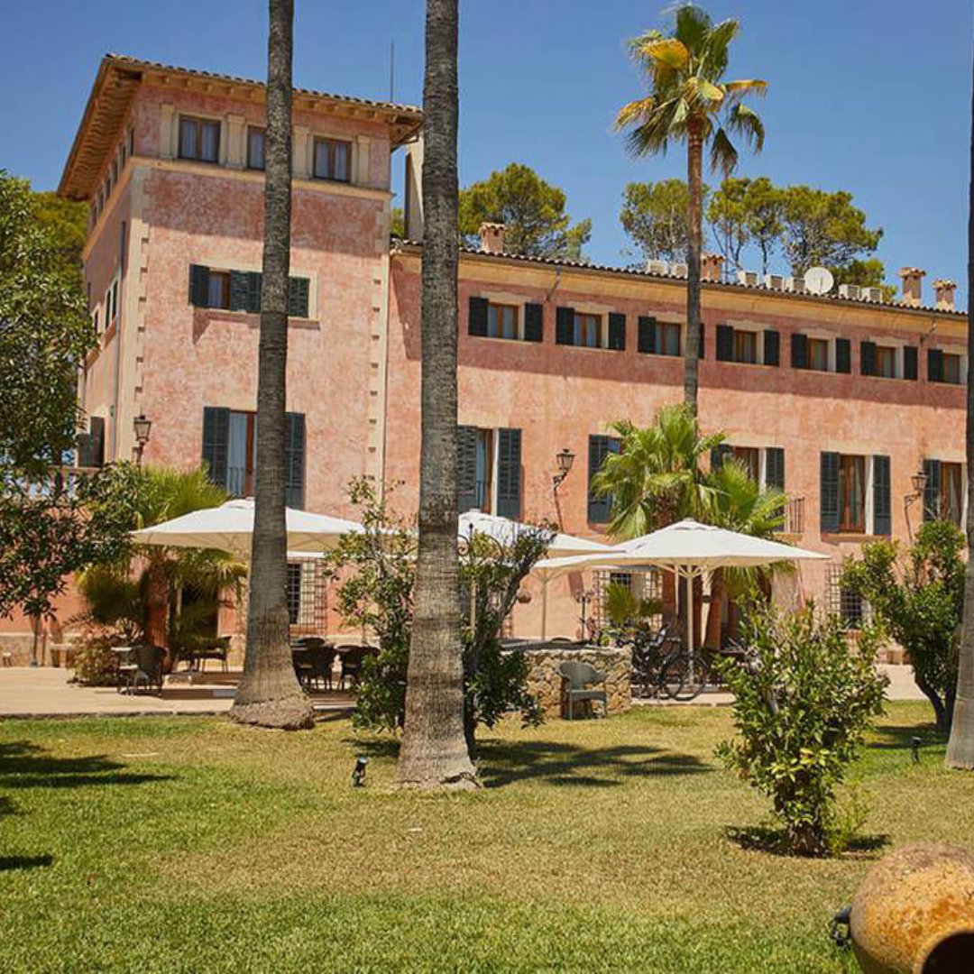 Un lugar que lo tiene todo: naturaleza, estilo y espacio de sobra. Perfecto para offsites, bodas y eventos que merecen ser inolvidables. ✨ Si buscas algo que deje huella, este es el lugar.
➖
A place that has it all: nature, style, and plenty of space. Perfect for offsites,