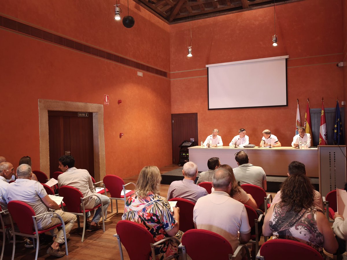 Ayto. de Ponferrada (@aytoponferrada) on Twitter photo 🔌 Ponferrada, sede del encuentro autonómico de distribuidoras eléctricas de CyL.
🏰 El <a href="/castillo_ponfe/">Castillo de los Templarios</a> acoge la reunión de ARPIDECAL con más de 20 empresas.
El concejal de Turismo, Iván Alonso, destaca la apuesta por el turismo congresual. 🔌 Ponferrada, sede del encuentro autonómico de distribuidoras eléctricas de CyL.
🏰 El <a href="/castillo_ponfe/">Castillo de los Templarios</a> acoge la reunión de ARPIDECAL con más de 20 empresas.
El concejal de Turismo, Iván Alonso, destaca la apuesta por el turismo congresual.
