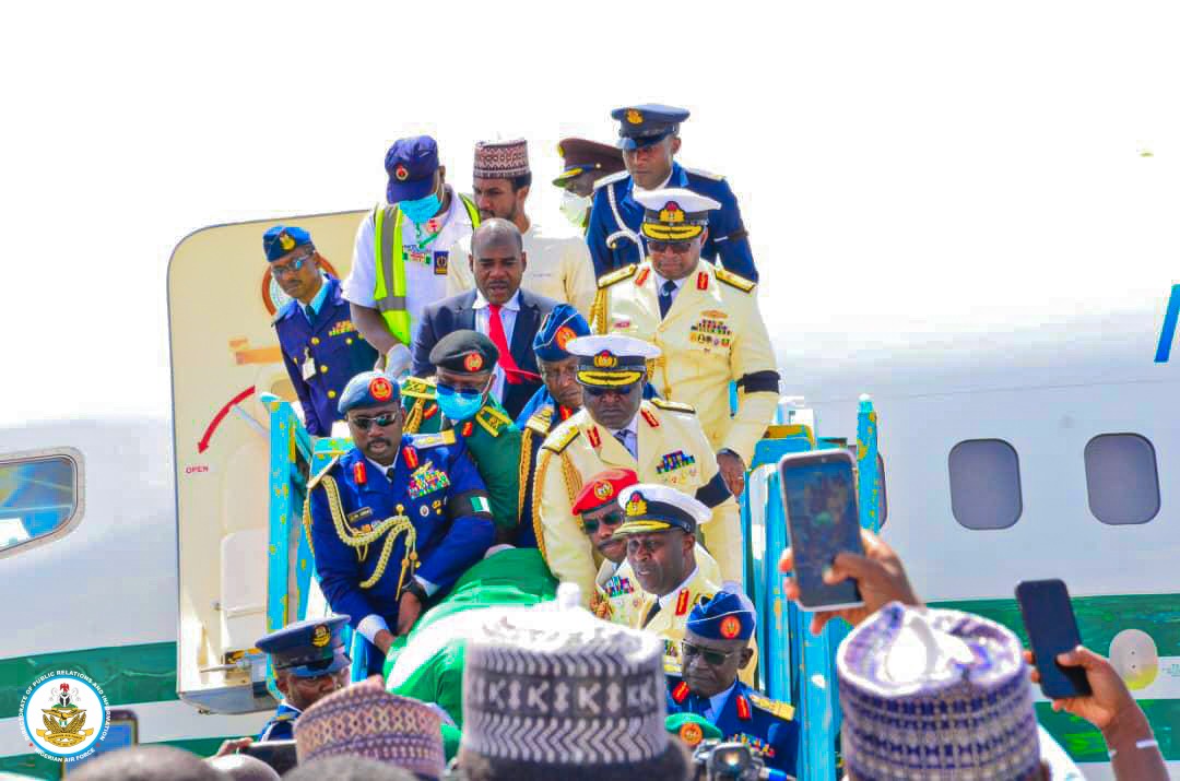 NigAirForce's tweet image. Honouring a Statesman: Military service chiefs pay final respects to former President Muhammadu Buhari
The Chief of the Air Staff (CAS), Air Marshal Hasan Bala Abubakar, alongside the Chief of Defence Staff (CDS), General Christopher Musa, and other Service Chiefs, paid their…