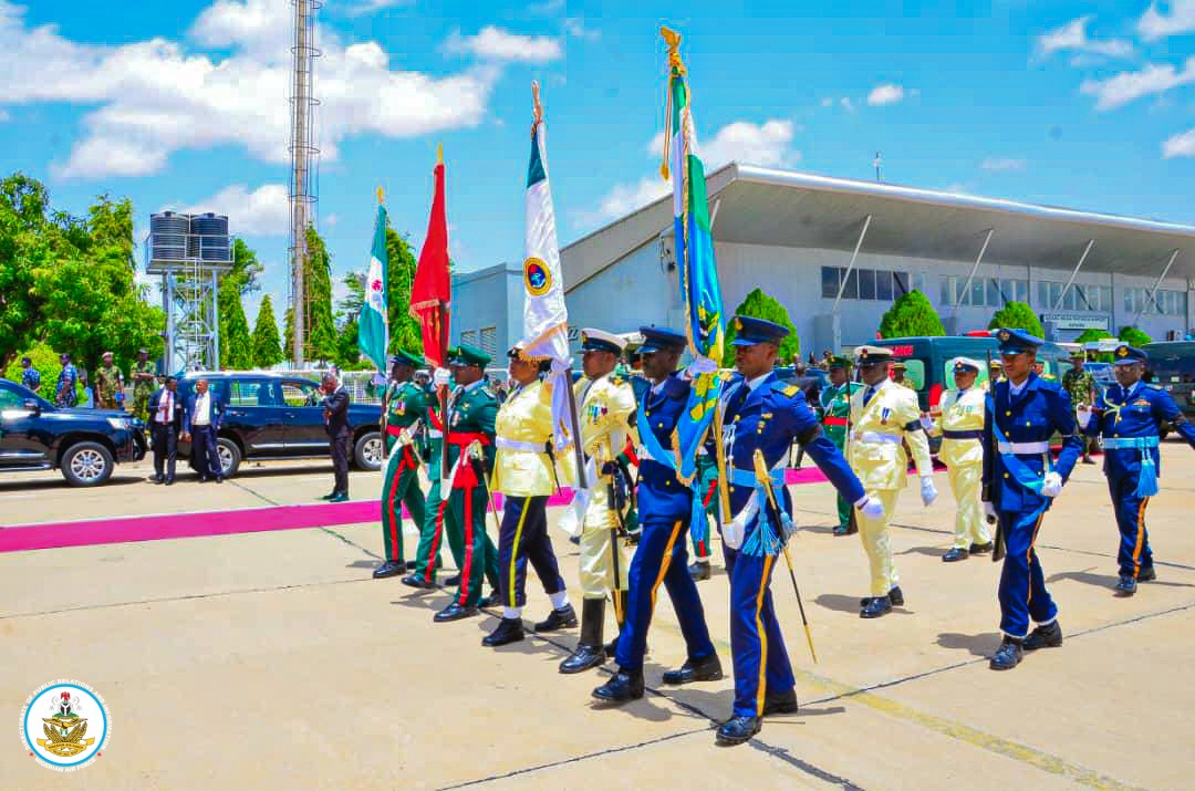 NigAirForce's tweet image. Honouring a Statesman: Military service chiefs pay final respects to former President Muhammadu Buhari
The Chief of the Air Staff (CAS), Air Marshal Hasan Bala Abubakar, alongside the Chief of Defence Staff (CDS), General Christopher Musa, and other Service Chiefs, paid their…