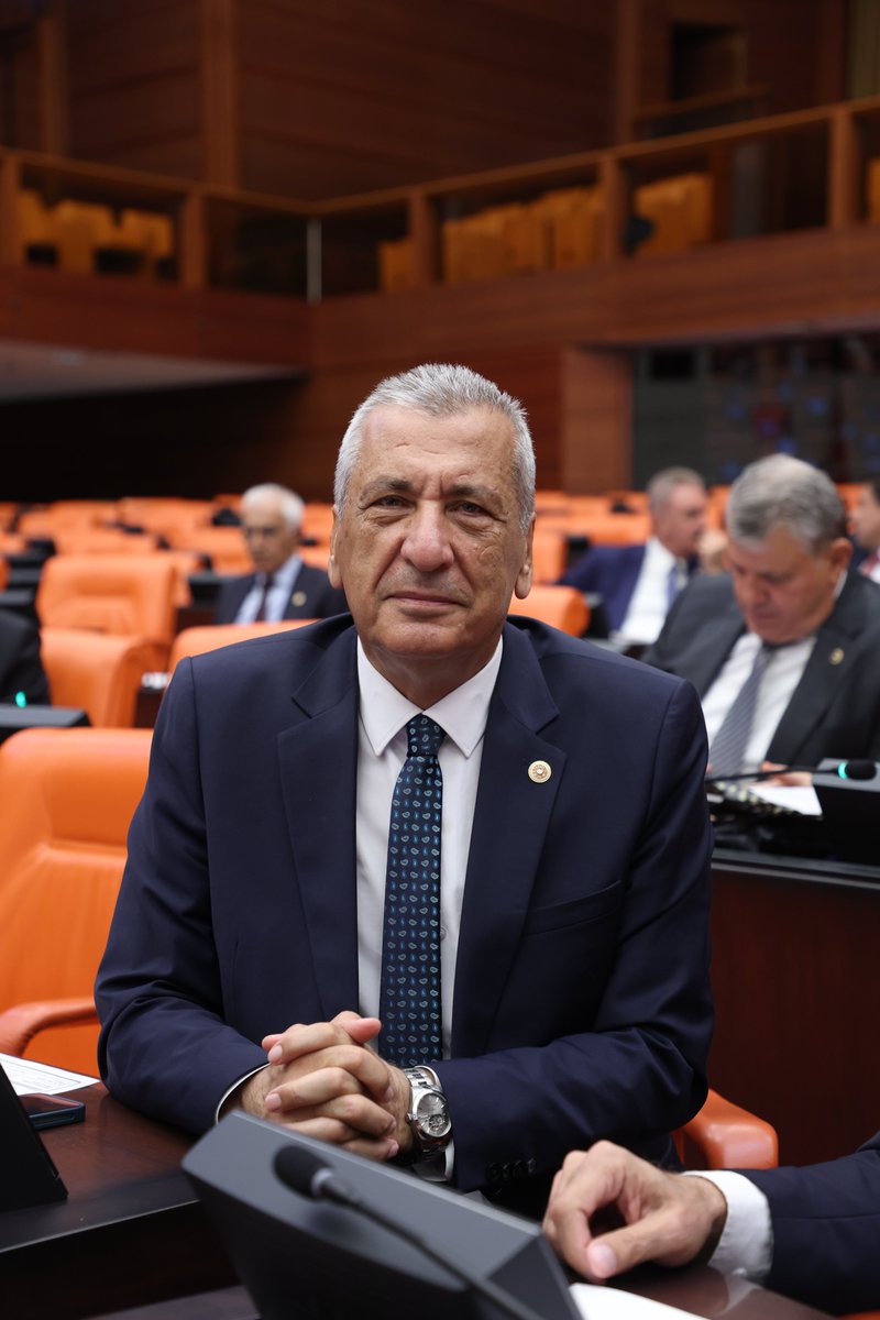 hasanozturkmen's tweet photo. 📍TBMM Genel Kurulu

Milletin vekilleri olarak, milletin taleplerini gündeme getiriyoruz.
İktidar partisi ise, faiz lobisine ve patronlara kulak verip, vatandaşa kulaklarını tıkıyor.
Yine torba yasa, yine kaynakların talanı, yine çevre tahribatı.
Oysa bu ülkenin sorunu ekonomi ve adaletsizlikler.
Covid-19 yasası mağdurlarını,
Yapı kayıt mağdurlarını,
Yardımcı Hizmetler Sınıfını,
Kademeli emeklilik bekleyen milyonları,
Vergi yapılandırması bekleyen esnafı
iktidar görmezden geliyor.