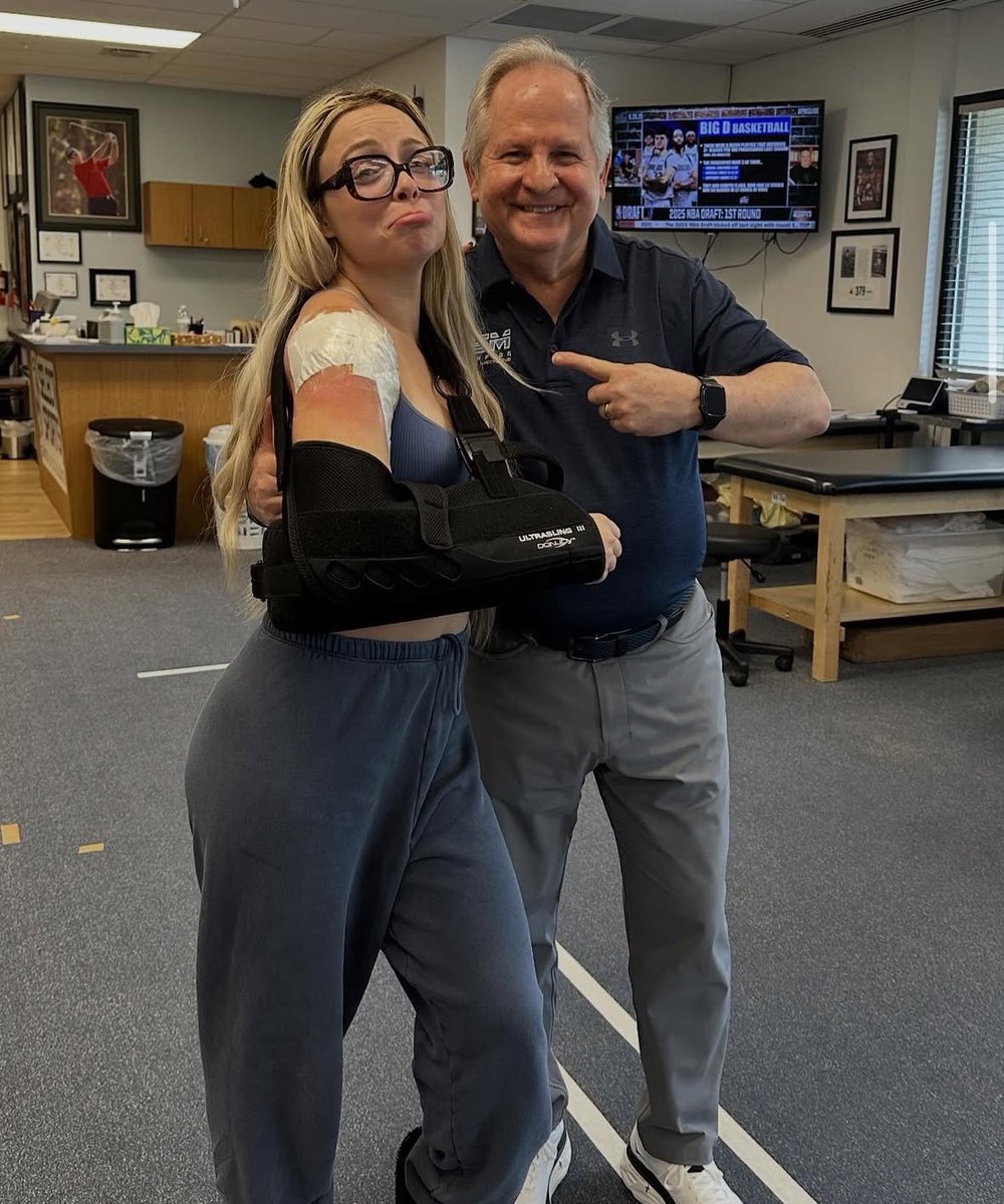 ademideee!🃏 (@politicalbryann) on Twitter photo 