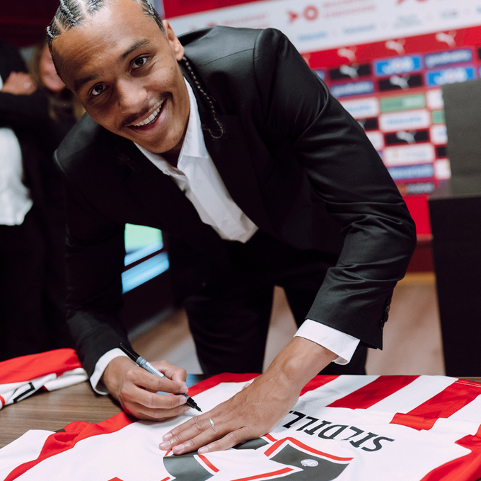 TRANSFER - PSV, Freiburg'dan 23 yaşındaki Fransız sağ bek Kiliann Sildillia'yı €6M karşılığında kadrosuna kattı.

▪️ Sildillia, son 3 sezonda Freiburg'da 98 maça çıktı.