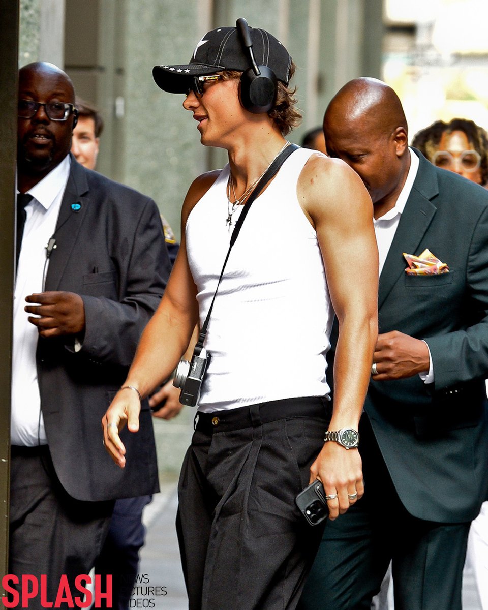 Team Conrad or Jeremiah?! 💬

Gavin Casalegno spotted arriving at 'Live with Kelly and Mark' on Tuesday, ahead of the season 3 premiere of #TheSummerITurnedPretty 🤙