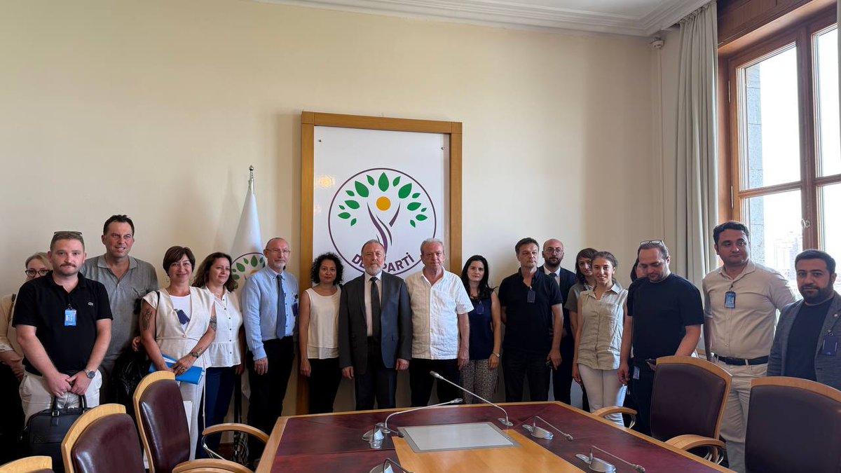 DEMParti_TBMM's tweet image. Türkiye Barolar Birliği Çevre ve Kent Hukuku Komisyonu üyeleri, Meclis Grubumuzu ziyaret ederek Grup Başkanvekilimiz Sezai Temelli ile görüştü. TBB üyeleri, görüşmede Genel Kurul’da görüşülecek Maden Kanunu ve bazı kanunlarda değişiklik yapılmasına ilişkin torba yasaya dair…