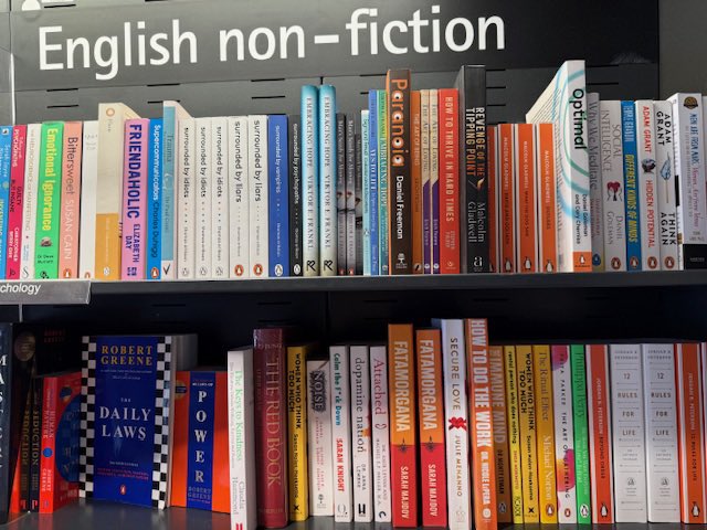 SarahMajdov's tweet image. Somewhere in the English Non-Fiction section…
📚 When in Rome (or your home)… read what the Romans are reading.