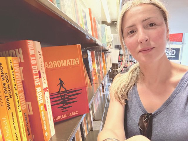 SarahMajdov's tweet image. Somewhere in the English Non-Fiction section…
📚 When in Rome (or your home)… read what the Romans are reading.