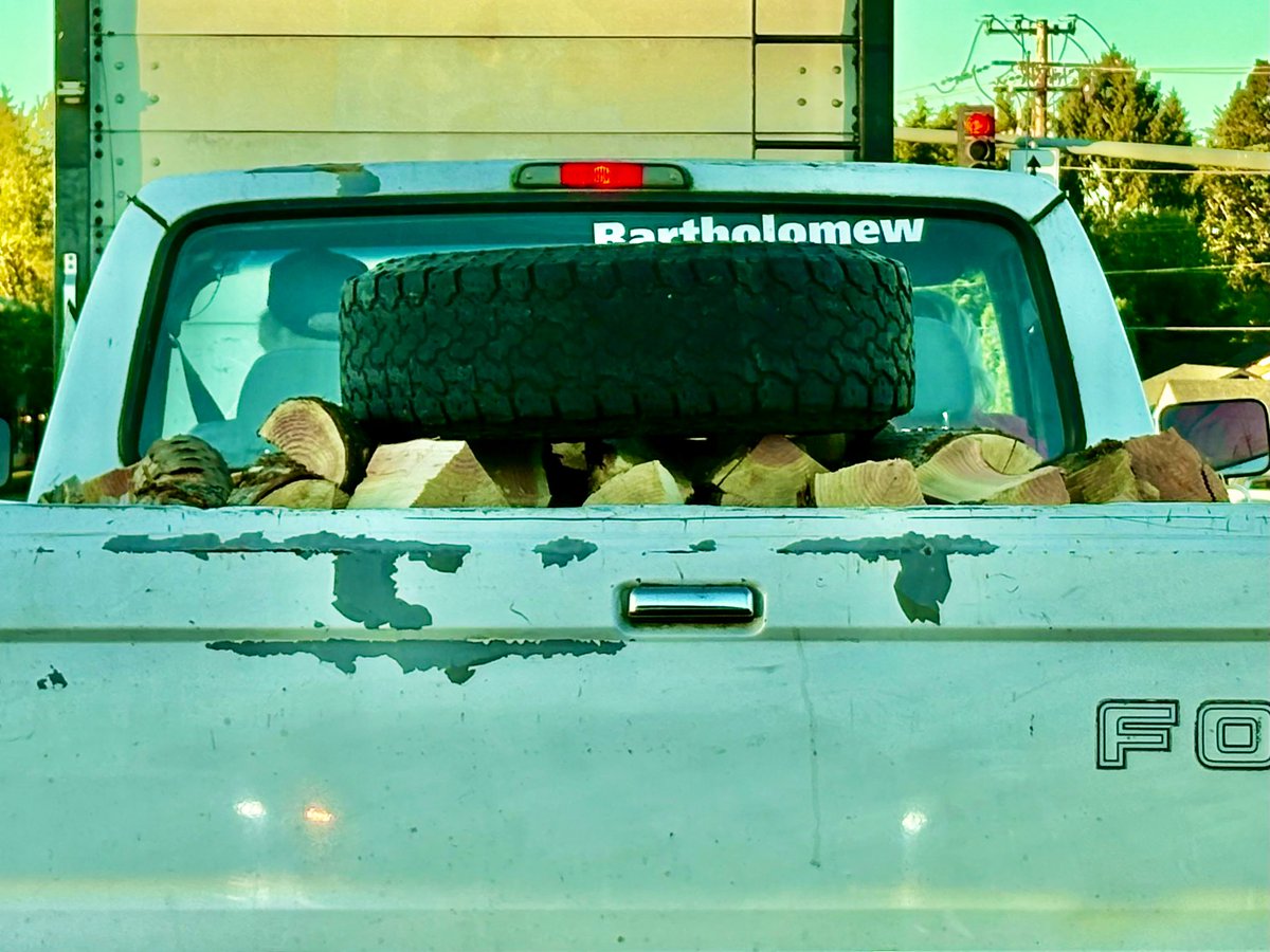 SECURE IT…  what do you suppose could go wrong here?  This guy with a spare tire sitting on top of a pile of wood, nothing tied down as he merges onto Hwy 217.  One slam on the brakes or swerve and that thing’s a missile.  PLEASE SECURE YOUR LOAD #LiveOnK2 #pdxtraffic